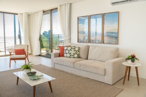 Villa Premium Sea Front - 3 suítes com piscina | Oppholdsområde | Smart-TV