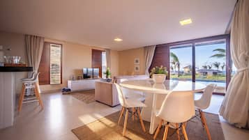 Villa Iracema Vista Mar - 2 suítes com piscina | Sala de jantar