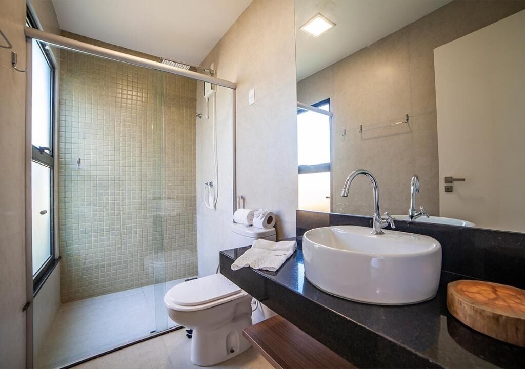villa sumatera sea view - 3 suítes com piscina | bathroom | shower, rainfall showerhead, free toiletries, hair dryer