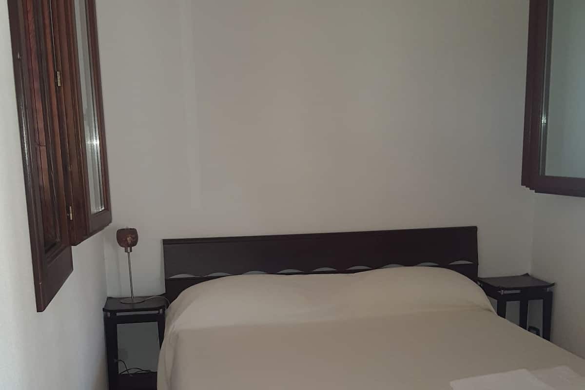 Comfort bungalow, patio, uitzicht op tuin | Een kluis op de kamer, een bureau, gratis babybedden, gratis wifi