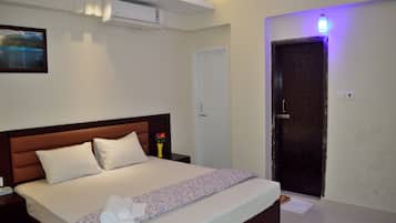 Premier Double Room, 1 Bedroom, Smoking, Hill View | Premium bedding, in-room safe, desk, free WiFi