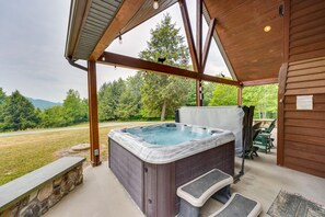 Terrace/patio - 3-Acre Benezette Cabin: Hot Tub, Grill & Mtn View (Benezette)