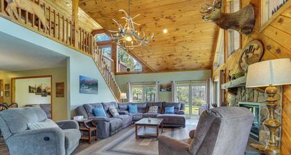 3-Acre Benezette Cabin: Hot Tub, Grill & Mtn View