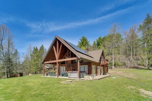 Exterior - 3-Acre Benezette Cabin: Hot Tub, Grill & Mtn View (Benezette)