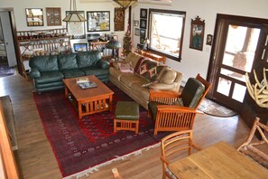 Smart TV, fireplace, DVD player, books