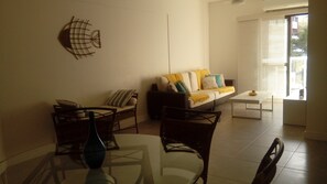 TV, mesa de pingue-pongue