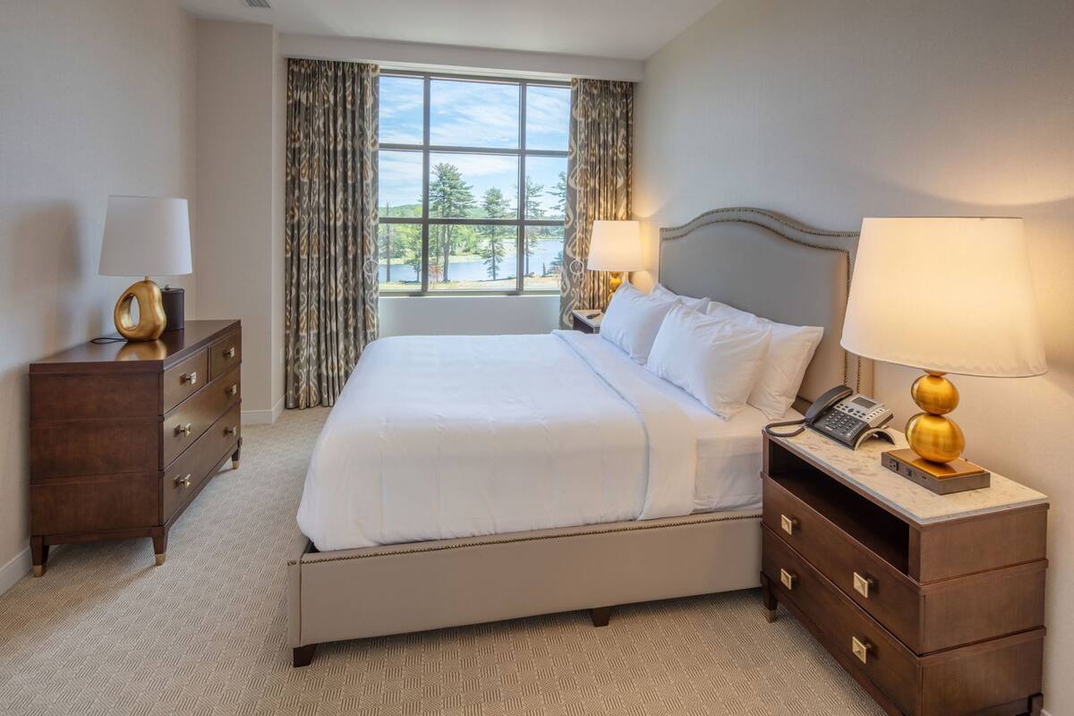 Premium bedding, pillowtop beds, in-room safe, desk