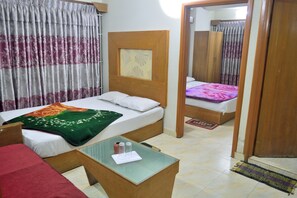 Premium bedding, desk, blackout curtains, free WiFi - Hotel Pink Shore (Cox's Bazar)