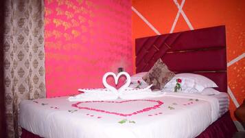 Deluxe Apartment, 3 Bedrooms, Kitchen, City View | 2 bedrooms, premium bedding, individually decorated