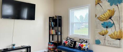 Smart TV, Netflix, books, streaming services