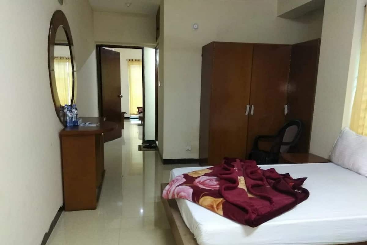 Phòng dành cho gia đình, 2 phòng ngủ, hút thuốc, quang cảnh biển | 2 phòng ngủ, bộ đồ giường cao cấp, bàn, màn/rèm cản sáng 
