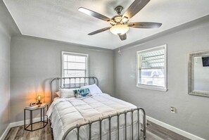 3 bedrooms, Internet, bed sheets - Lakeview Home - 1 Mile from Bull Shoals Lake! (Lakeview)