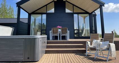 Luxury riverfront villa, w/ hot tub and close to the Golden Circle