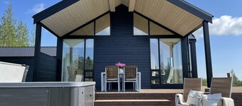 Luxury riverfront villa, w/ hot tub and close to the Golden Circle