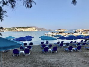 Camastros y toallas de playa 