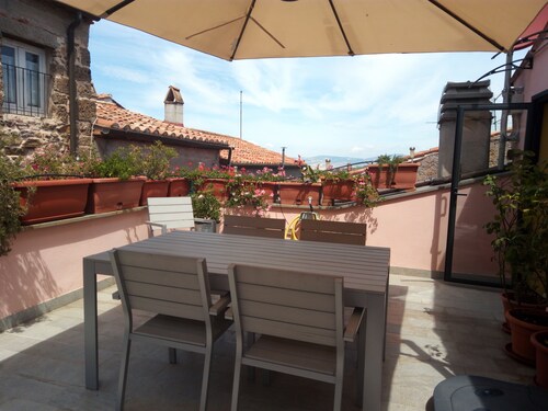 Haus im historischen Dorf mit Panoramaterrasse