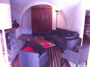 Téléviseur, foyer, lecteur de DVD, chaîne audio
