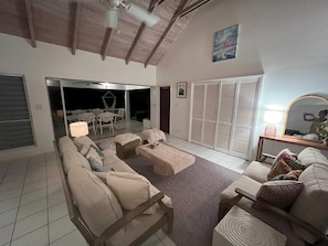 TV, videospill, DVD-spiller og bøker