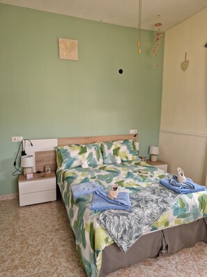 2 室のベッドルーム、アイロン / アイロン台、旅行用ベビーベッド、WiFi (無料)