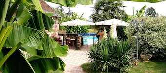 Country Cottage + Fabulous Views. PRIVATE Exclusive Pool. WIFI. Pets Welcome!