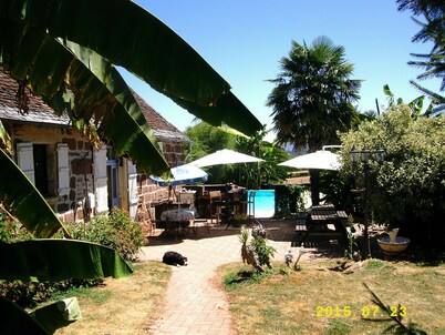 Country Cottage + Fabulous Views. PRIVATE Exclusive Pool.  WIFI.  Pets Welcome!