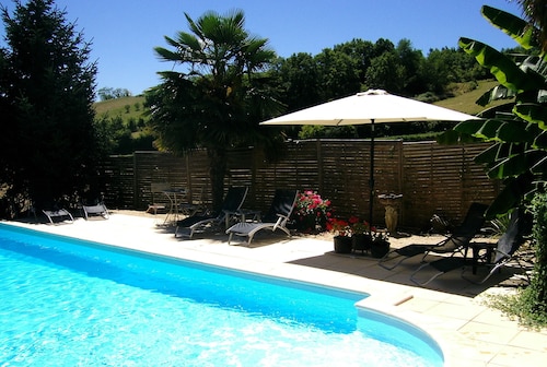 Country Cottage + Fabulous Views. PRIVATE Exclusive Pool.  WIFI.  Pets Welcome!
