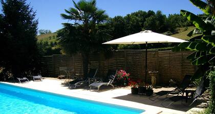 Country Cottage + Fabulous Views. PRIVATE Exclusive Pool. WIFI. Pets Welcome!