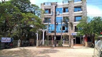 Mặt tiền nơi lưu trú