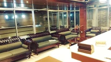 Coin salon dans le hall