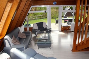 Smart-TV, Bücher, Stereoanlage