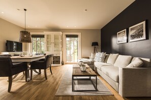 Fernseher, Kamin, Videospielkonsole, DVD-Player