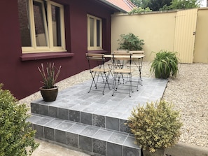 Outdoor dining - Furnished 4 * tourism, between the Opal Coast and Saint-Omer, calm and warm. (Nielles-lès-Bléquin)