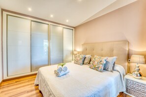 4 bedrooms, iron/ironing board, free WiFi, bed sheets - House near the sea Xiscama in Alcudia  (Alcúdia)