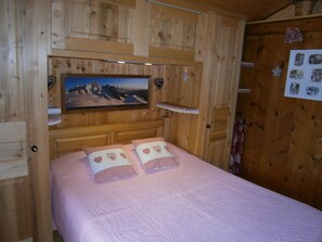 3 chambres, fer et planche à repasser, lit parapluie, Wi-Fi gratuit