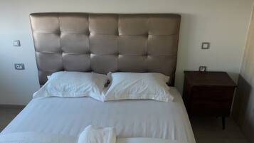2 bedrooms, iron/ironing board, bed sheets