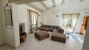 Smart TV - Le Nid des Nôtres - a cocoon of softness between sea and forest 🌊☀️ (La Faute-Sur-Mer)