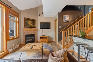 Smart-TV, Kamin, Netflix, Tischtennisplatte