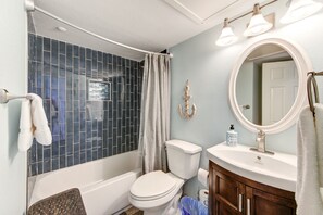 Combined shower/bathtub, hair dryer, towels, soap