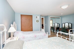 6 chambres, fer et planche à repasser, lit parapluie, Wi-Fi gratuit