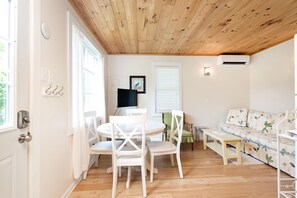 Dining - 3 Adorable Old Fashioned Cottages In A Great Location ~ 3 Cottages At One Price! (Douglas)