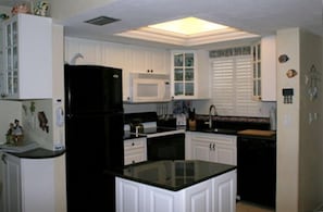 Gourmet Kitchen with Brand New Appliances - Gulf-Front Condo with Front Row Sunset Views.. see the VIDEO (Fort Myers Beach)