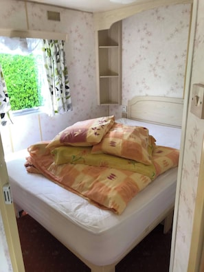 Mobile Home, 3 Bedrooms (Caravan 1) | Bed sheets - NorthField Holiday Park (31874695) (Borth)