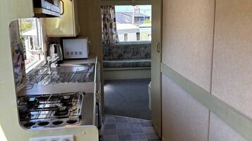 كارافان - غرفتا نوم (Caravan 5) | مطبخ خاص