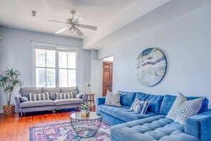 Televisión y oficina 