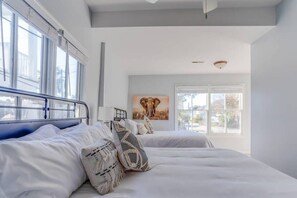 4 bedrooms, iron/ironing board, WiFi, bed sheets - Harbor Mist House | Spacious 4BR in DT Charleston! (Charleston)