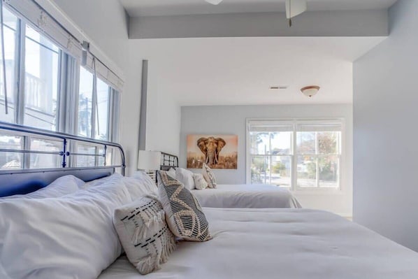 4 habitaciones, tabla de planchar con plancha, wifi y ropa de cama