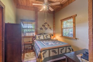 2 bedrooms, iron/ironing board, travel crib, free WiFi