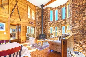 Smart TV, fireplace, DVD player, stereo - 🎿 Huge Ski In / Out with Best Views @ Heavenly! 🐻 The Bear on the Roof - 16ppl (Stateline)