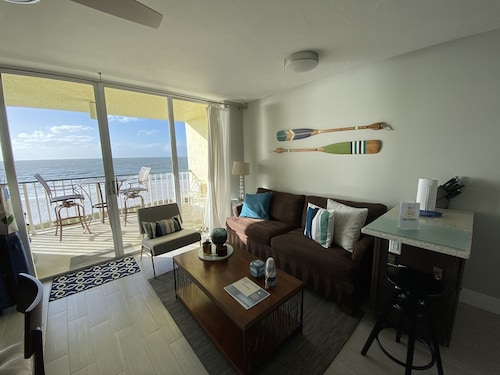 Newly remodeled beach front! SPECIAL RATE SEPTEMBER and OCTOBER