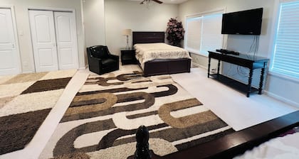 Big House with Pool, OceanView,3 Decks, 3 Master very near Ocean and Boardwalk,